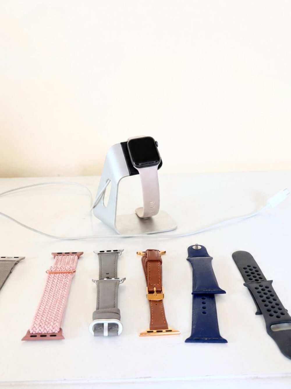 Apple Watch SE, 7 Bands, Charger & Charging Stand